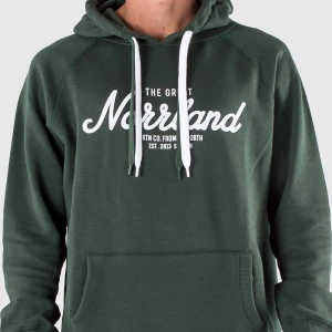 Hoodie  - Säljer min gröna Norrland Hoodie pga int kommit till andvändning. Jätte fint skick andvänd kanske 7-8 gånger. nypris är ca 800kr 💕💕 Köparen stpr för frakt 💖 HÖGSTA BUDET LIGGER PÅ 450kr + FRAKT 