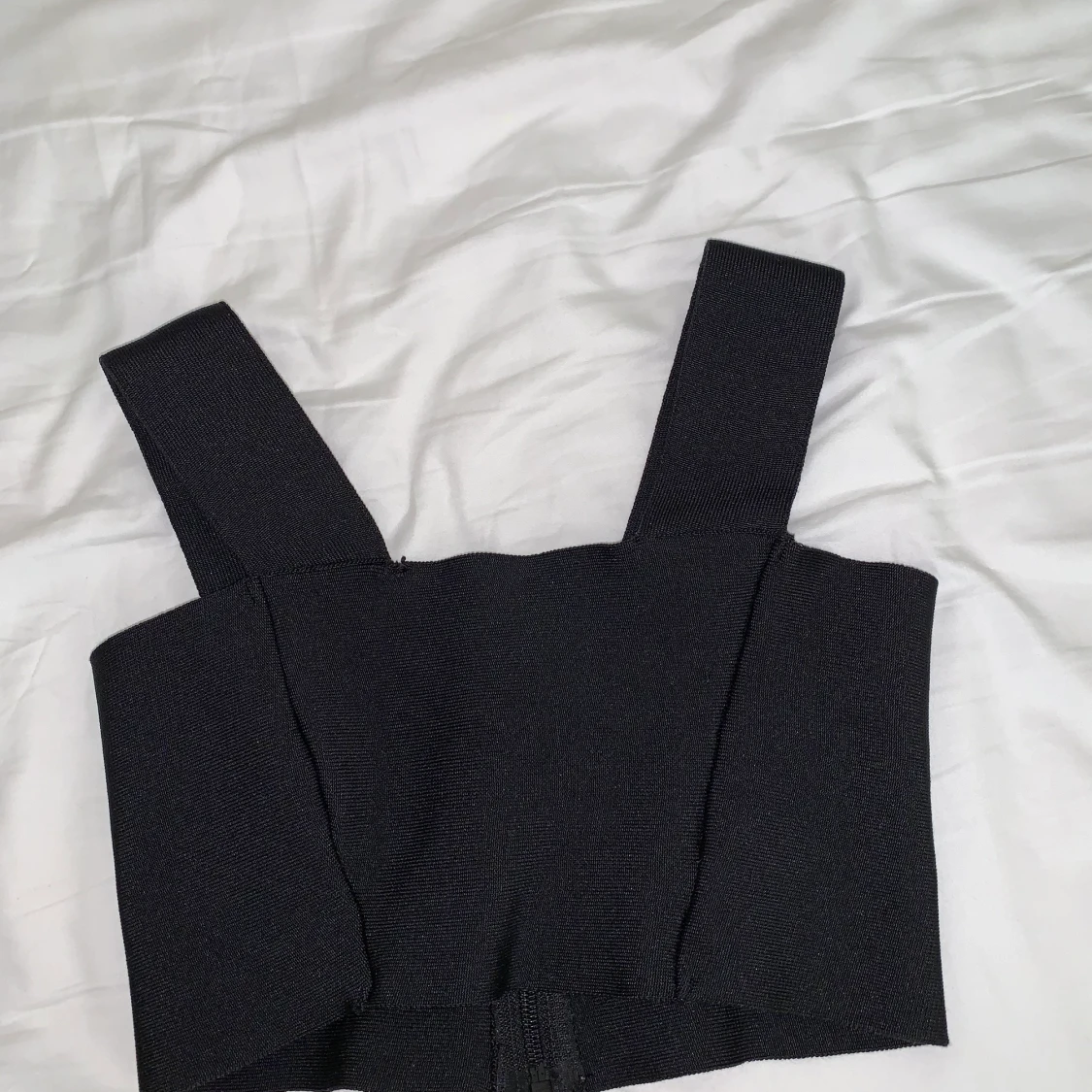 Svart zip croptopp - 90