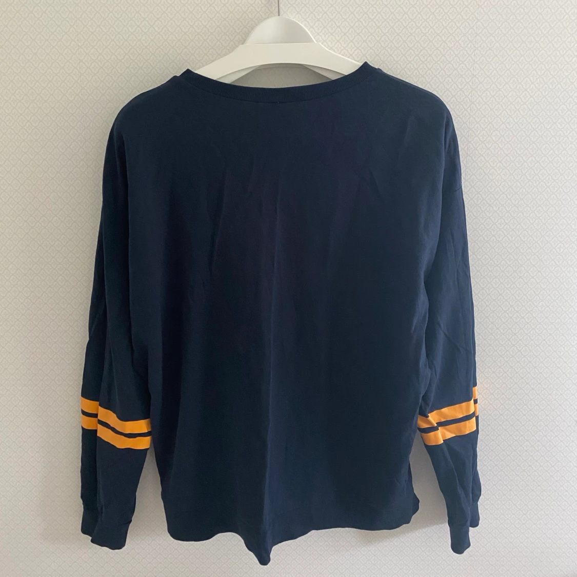 Mörkblå collagetröja - 90