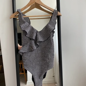 Baddräkt  - Säljer min baddräkt från bikbok. Använd enstaka gånger.