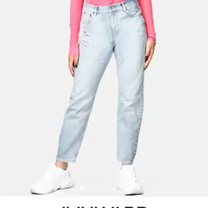 Säljer dessa jeans då dem är för små för mig. Jeansen är typ helt slutsålda på deras hemsida. Junkyards egna märke