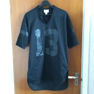 Oversize klänning - Klänning i nätmaterial av Fanny Lyckman för Estradeur. Väldigt bra skick! Något oversize så passar nog medium oxå. Plus frakt 🌸