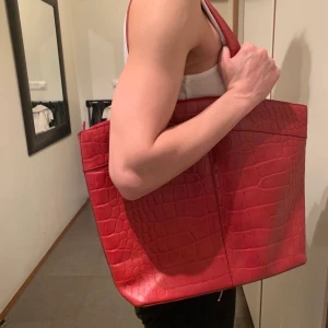 Super fun äkta skin väska! - Fin skin väska från PRINCE 1991 , I riktigt bra skick!