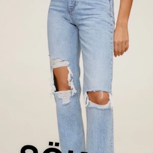Mango jeans - Söker dessa jeansen ifrån mango. Köpte precis ett par men dom var lite stora. Så skulle behöva ett par i 32. Så har du ett kar kontakta gärna mig!💞