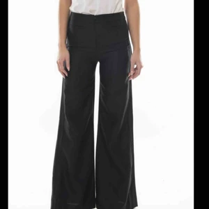  - Filippa K byxor i modellen Carmen tuxedo. Köpare betalar frakt! 