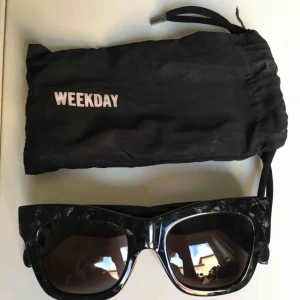  - Solglasögon från Weekday, bra skick och inga repor