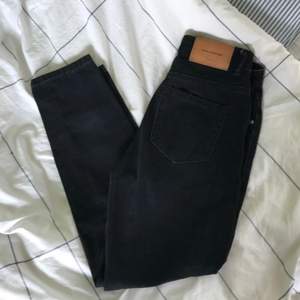 Svarta mom jeans från Zara. Knappt använda. Tyvärr för små för mig 🌻