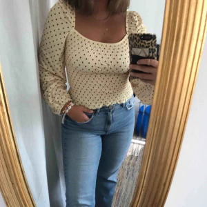  - Säljer en fantastisk smocktopp från Gina tricot, aldrig använd