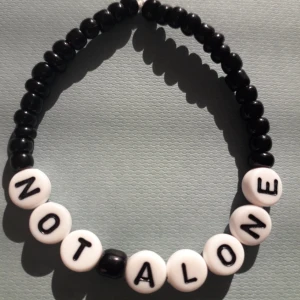 Textarmband - Designar personliga textarmband- Här ovan syns ett exemplar på ett "Style Standard armband". Besök min plick för att se mer stilar på designs. Text väljer givetvis alltid du själv som kund♡