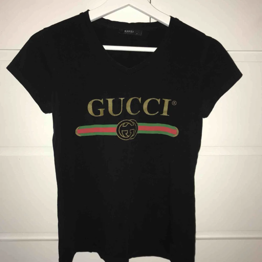 Gucci T-shirt.. T-shirts.