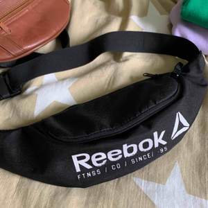 Knappt använd Reebok väska