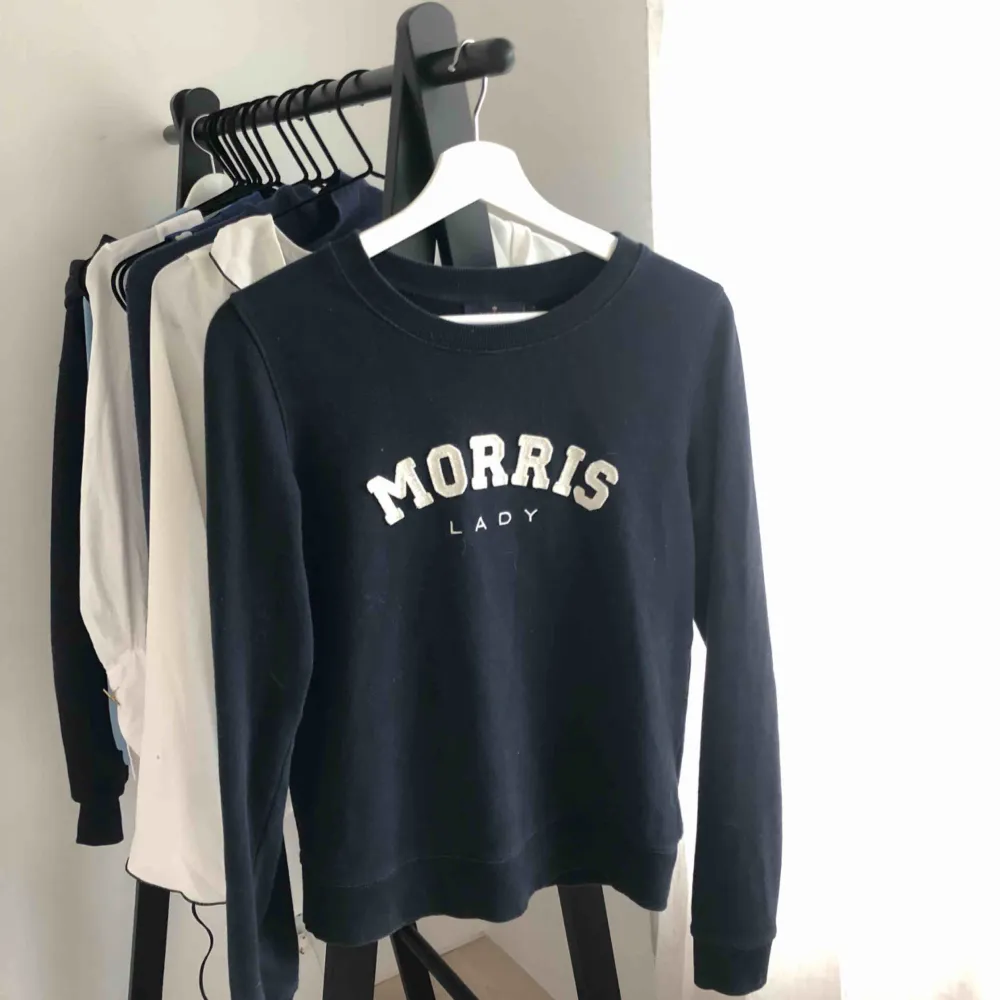 Marinblå tröja från Morris. Sparsamt använd.. Tröjor & Koftor.