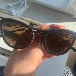  - Säljer ett par skitsnygga oanvända solglasögon från Kaibosh. Nypris 1200kr. Köpare står för frakt. 