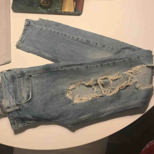  - Jeans ifrån Gina. 