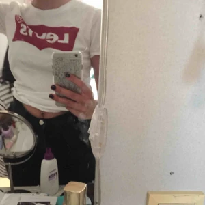  - Aldrig använd (endast provad) klassisk Levi’s t-shirt. Säljer pga den inte kommer till användning. Möts upp i Umeå annars står köparen för frakten.