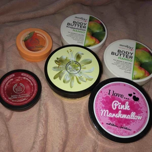  - 6 st body butters, 4 stora och 2 små! Dem små 20 kr st. Från derma vio 40kr st, från the body shop 60 kr st och marshmallow 50kr st!!