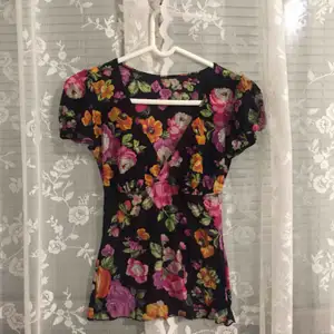 Worn once. Floral blouse from nice, light material.