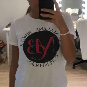  - Fin t-shirt från By Malene Birger. Nypris: 500kr. Köparen står för frakt 