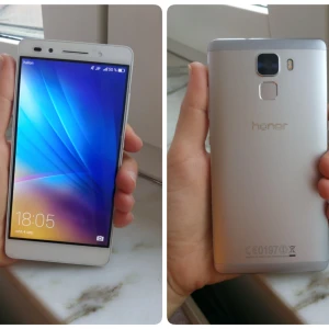  - Huawei honor 7, olåst, köpt 2017. Fungerar bra förutom att den kan stängas av ibland bara sådär. 