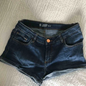  - Super sköna shorts från Cubus, änvända❤️ köpa dessa för 50 eller båda shortsen för 100 (kolla annonsen innan för mer info om de ljus blåa shortsen)😉