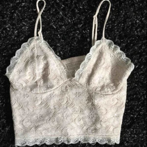  - Topp från Bik Bok, i befintligt skick.