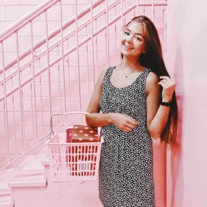  - Klänning från LOFT, i superfint skick! Köpes förra sommaren men använde den bara fåtal gånger då Möter upp i Stockholm eller så står köparen för frakt på 54:- 😄