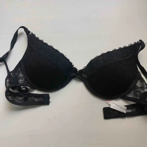  - Bh som jag aldrig tyckt mycket om faktiskt. Lite push i också! Fin spets på hela bh:n👍🏼 frakt 40kr