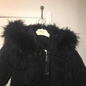  - strl 36. Köpt för 1999 från bubbleroom. FUSKPÄLS. Intresserad och har frågor? Skriv gärna för mer info så kommer vi överens ☺️ Kan bara mötas upp i centrala Skövde/Ryd