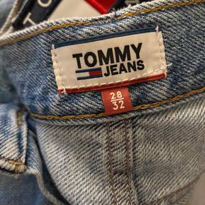 Oanvända Tommy jeans. Normala i storleken. 