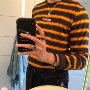 Randig Longsleeve - Skit fin randig Longsleeve från Carlings✨. Kond 8/10. Storlek medium och är true to size💖. Frakt behandlas av köparen 👍🏻