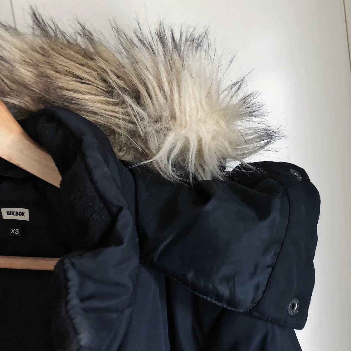 Svett vinterjacka med pälsimitation - 91