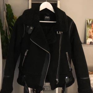 Zara jacka  - Köpt på zara förra vintern/hösten. Tror nypris: 800kr storlek s