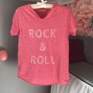 Zadig Volataire t-shirt - Tröja från Zadig & Voltaire, jag köpte den i Paris, storlek 16 år, passar XS-S, jättefint skick