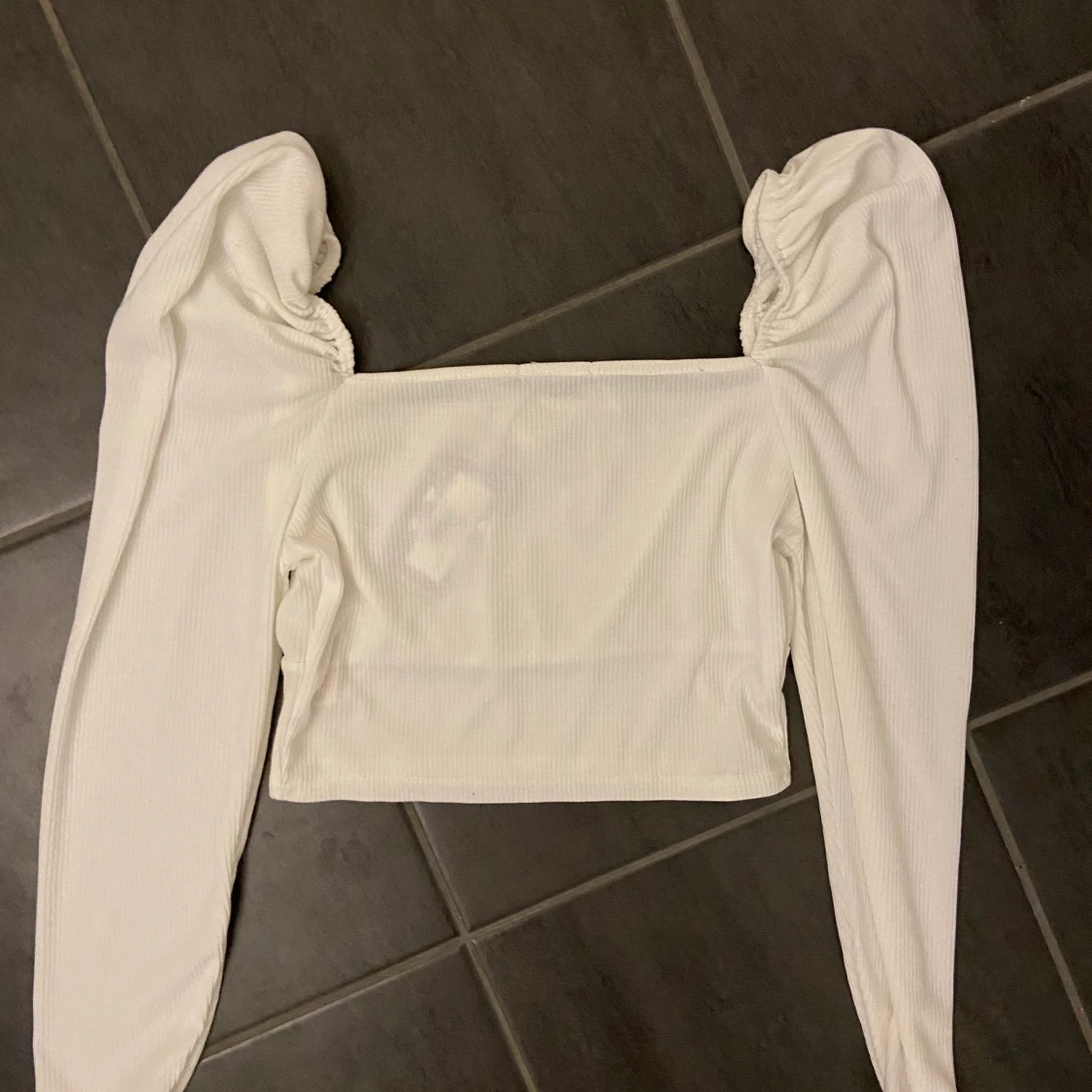 Riktigt snygg tröja med puff sleeve! - 90