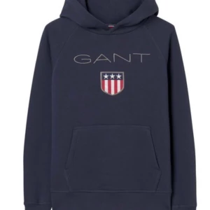 äkta GANT hoodie  - Säljer pga anvpnder inte längre ord pris 679kr Storleken är xs men kan även passa som S
