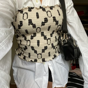 Topp - Toppen är från H&M, den är så stretchig och bekväm. 