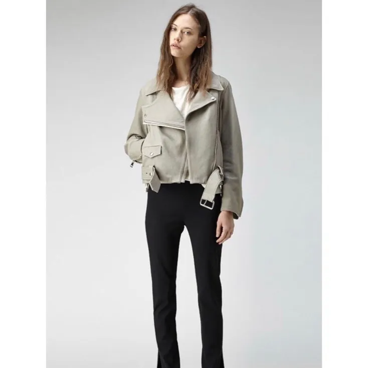 Acne Merci leather biker in grey-beige, size 40. I have worn it very few times, so it shows minor signs of wear and is in great condition.. Jackor.