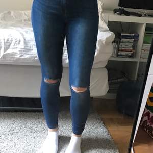 Jättefina jeans från Gina, vanligtvis har jag S/M i jeans o dessa sitter perfekt på mig även fast det är L. Köpta för 3 år sen, använda fåtal gånger