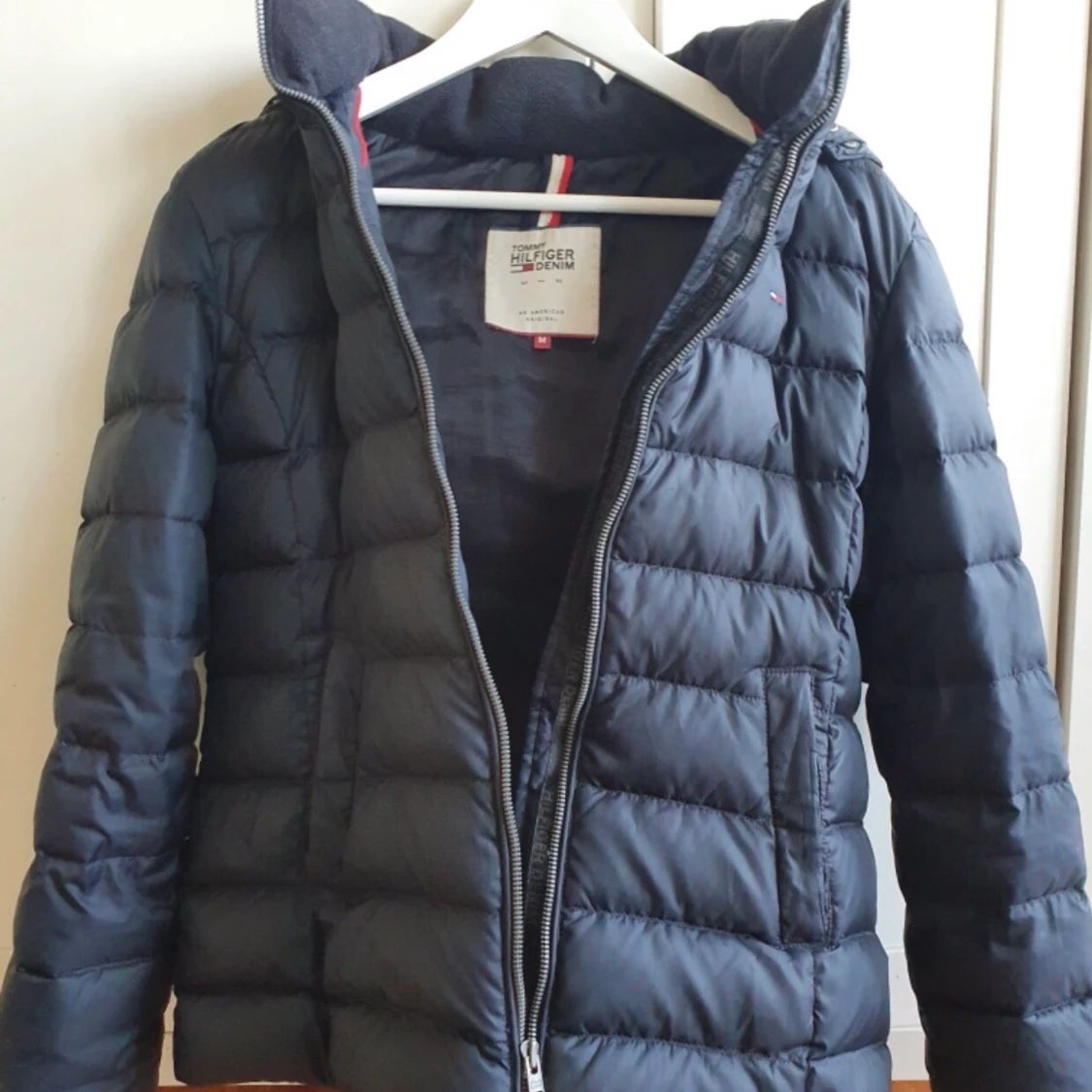 Blå dunjacka från Tommy Hilfiger - 90