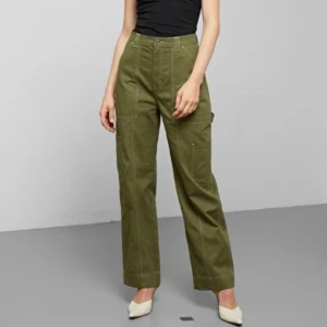 Raka cargo byxor - Helt nya, bara testade! Köpta på weekday.