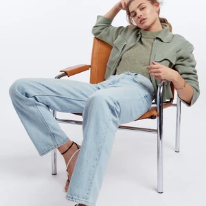 Säljer strl 34 och 38!! Budgivning - Har två helt nya 90s High waisted jeans med prislappar kvar i strl 38 och 34. Ena prislappen på 34 bak har ramlat av när jag provat dom, så ni vet. DAGEN ÄR KOMMEN! Budgivningen börjar idag och avslutas 30/11 00:00. 🥰 Skriv i kommenterna med vilken storlek, tex 34: 500kr. Budgivningen börjar på 400kr för båda storlekarna. Varje höjning sker med minst 20kr (annars blir de så rörigt). 