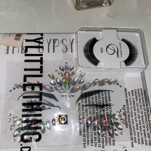 Stenar för ansiktet  - Helt oanvänd , perfekt för halloween 🎃 fransar ingår!