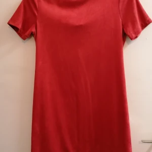 Klänning  - Ny Zara klänning strl. 36