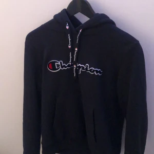Champion hoodie  - Säljer min mysiga champion hoodie som inte kommer till användning. Köparen står för frakten 