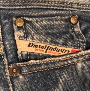 Diesel Jeans - Säljer mina drömjeans då de inte passade!!! Är så ledsen🥺🥺🥺de är verkligen perfekta så vill att de ska användas. Skriv till mig vid frågor eller fler bilder💗💗köpare står för frakt