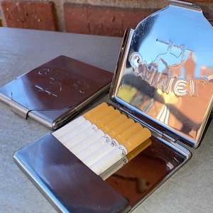Cigarrett Hållare - Intressekoll på mina cigarett ”lådor” från Camel. Skitcoola, vintage. 70kr styck. Säljer för vi röker inte här hemma. Frakten ingår. EN SÅLD, EN KVAR!!!