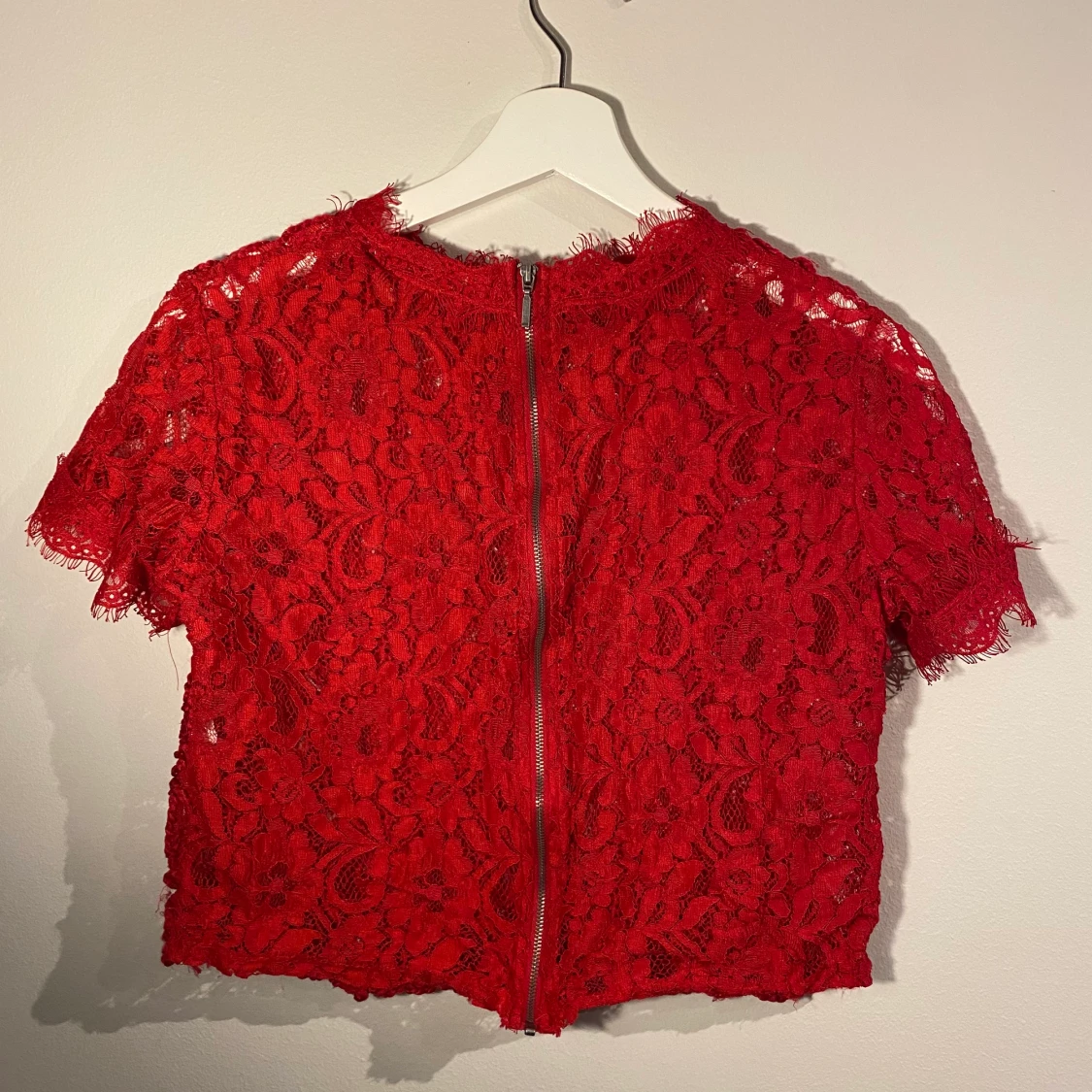 Röd spets topp strl M - 90