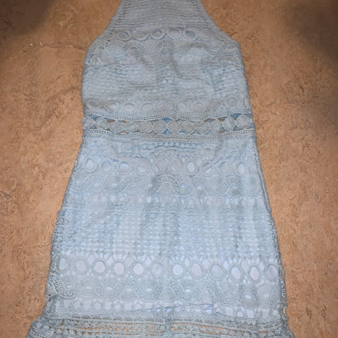 Ljusblå spetsklänning