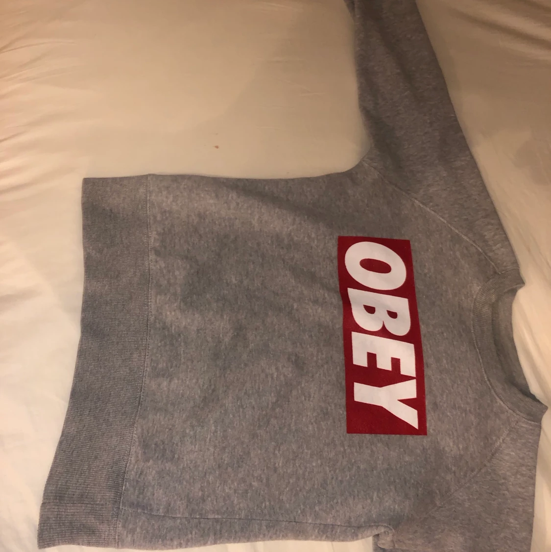 Fake Obey sweatshirt, passar XS herr - 90