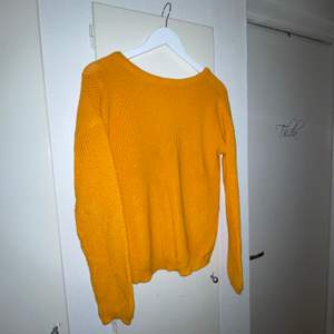 Fin orange stickad tröja som är köpt på NAKD. Storlek Small på denna och inte använd så många gånger. Säljer denna för 110kr (FRAKTEN INGÅR). 🧡 Fler bilder går att få om man är intresserad :) 
